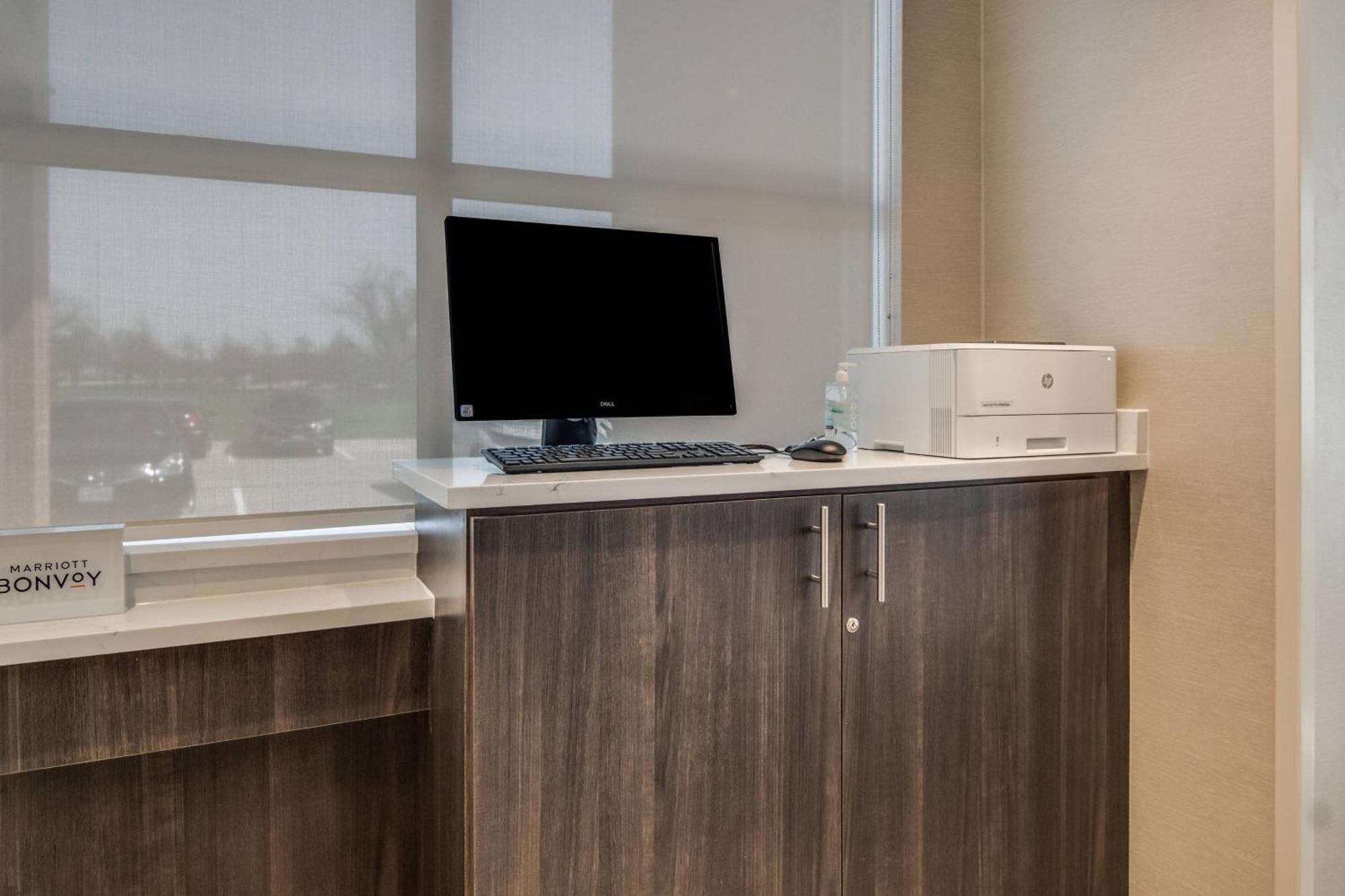 By Marriott Dallas Dfw Airport West/bedford Hotel 3*